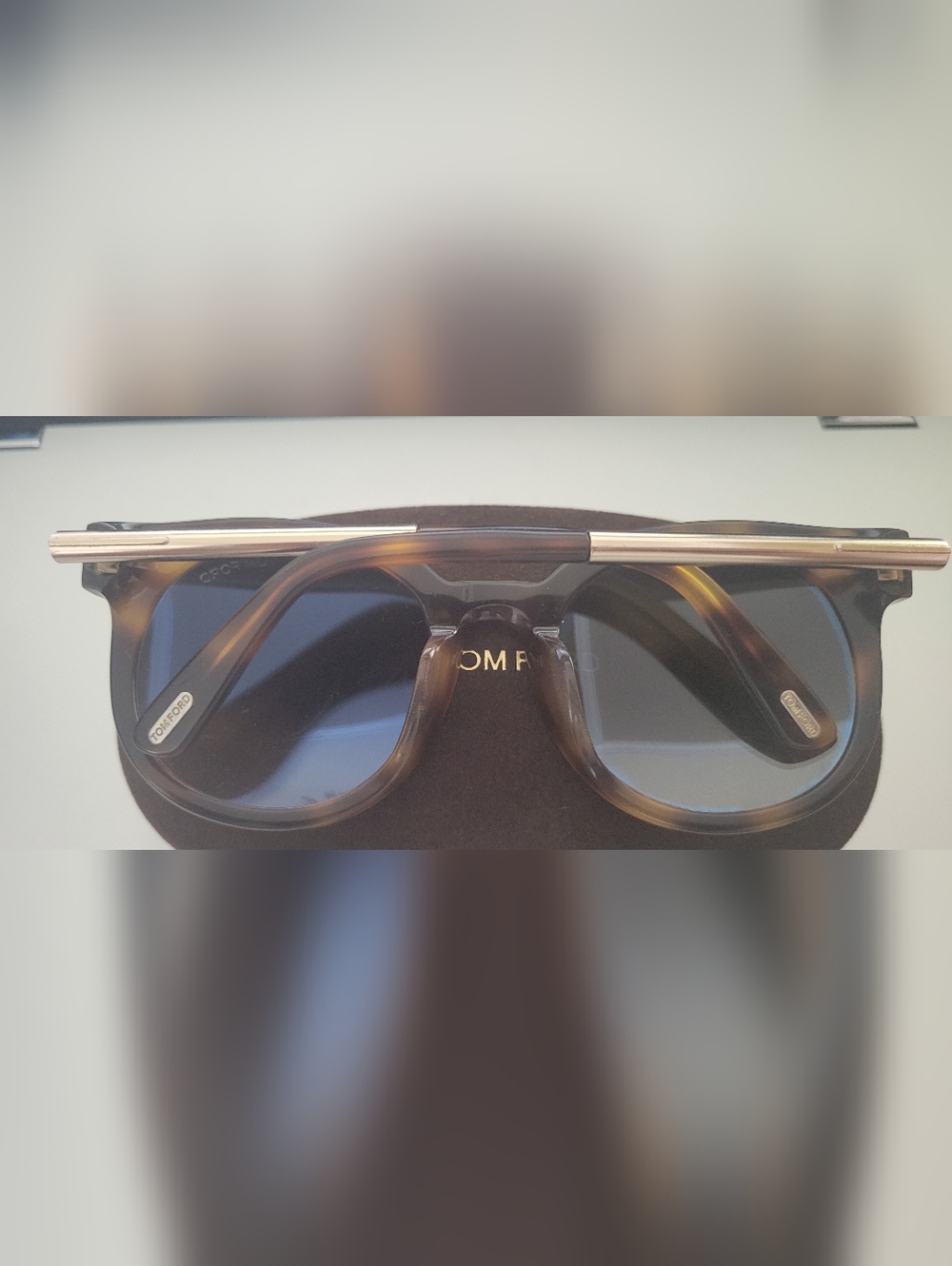 Tom Ford Tortoiseshell Round Sunglasses with Gradient Lenses Euc - Picture 12 of 16